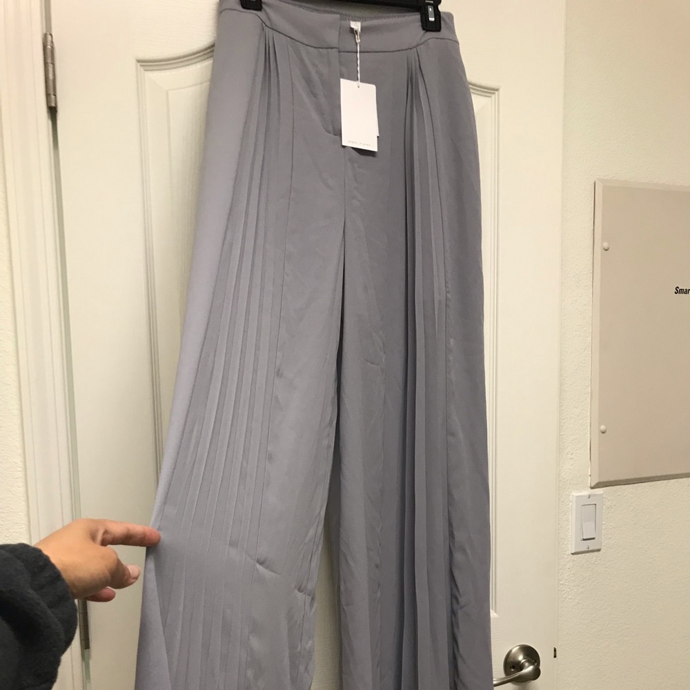 Pants wide legs.New with tag.Never worn.